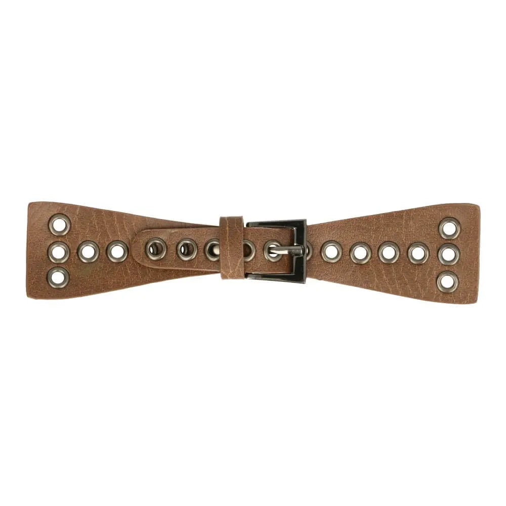 Kilt buckle with eyelets